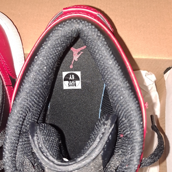 ***SOLD*** Jordan 1 Mid 'Banned' - Picture 5 of 11